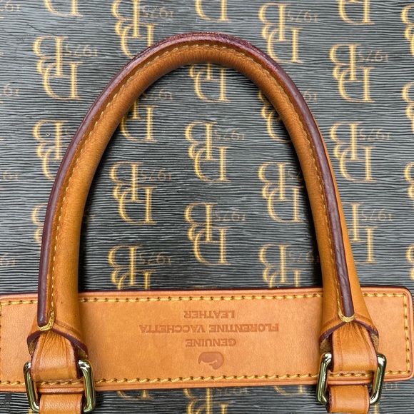 Dooney and Bourke convertible Satchel and wristlet - Picture 11 of 12